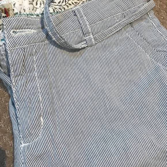 Adorable pinstripe shorts. NWOT - Picture 5 of 6